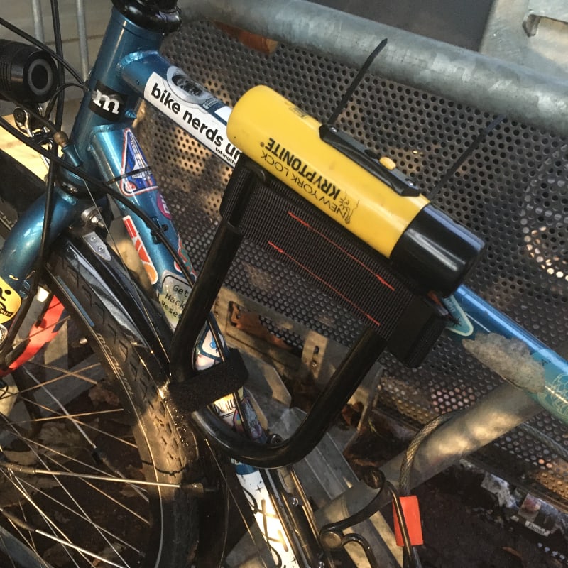 Photo du soutien-u monté sur un vélo